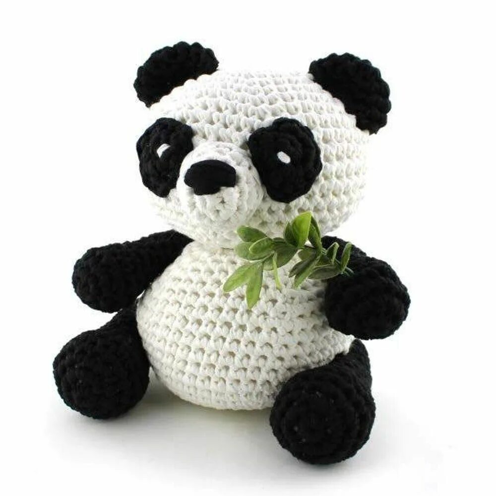 Игрушка панды крючком. Панда вязаная крючком амигуруми. Игрушка панды крючком. Вязаная панда амигуруми. Игрушка панда амигуруми.