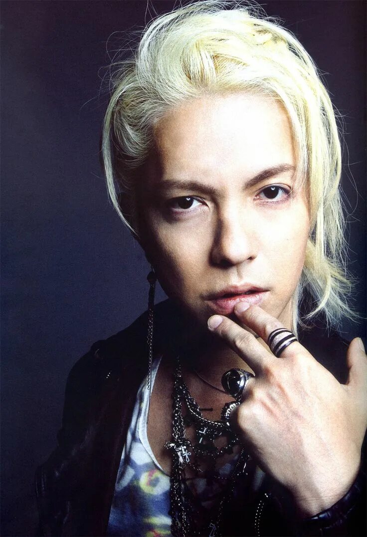 Хайд. Hyde блондин. Hyde larcenciel blonde. Hyde музыкант с белыми волосами. Хайд со светлыми волосами.