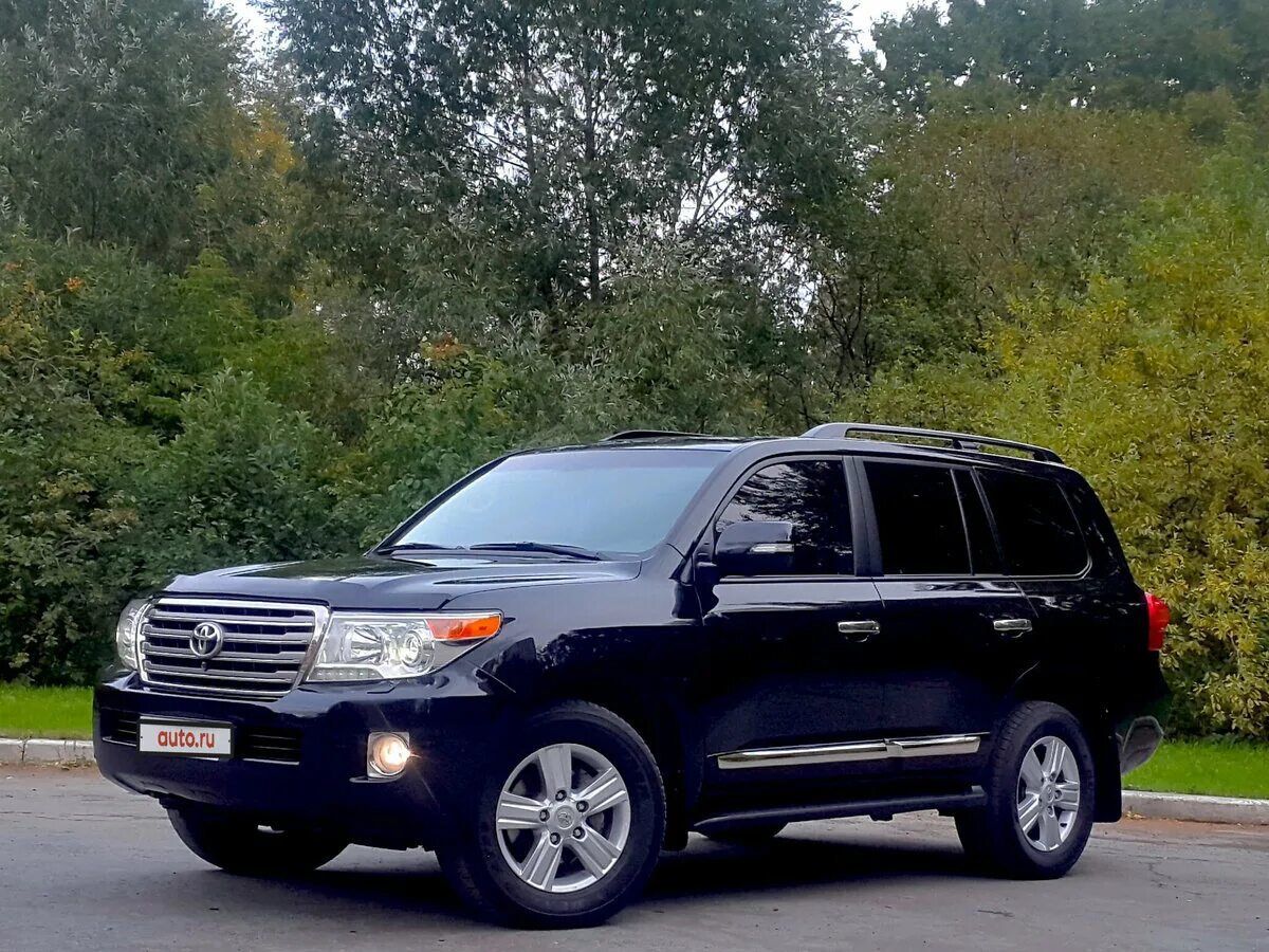 Крузер 200 купить с пробегом в москве. Toyota Land Cruiser 200 2012. Тойота ленд Крузер 200 2012. Ленд Крузер 200 2012 черный. Лэнд Крузер 200 2012 грязный черный фото.