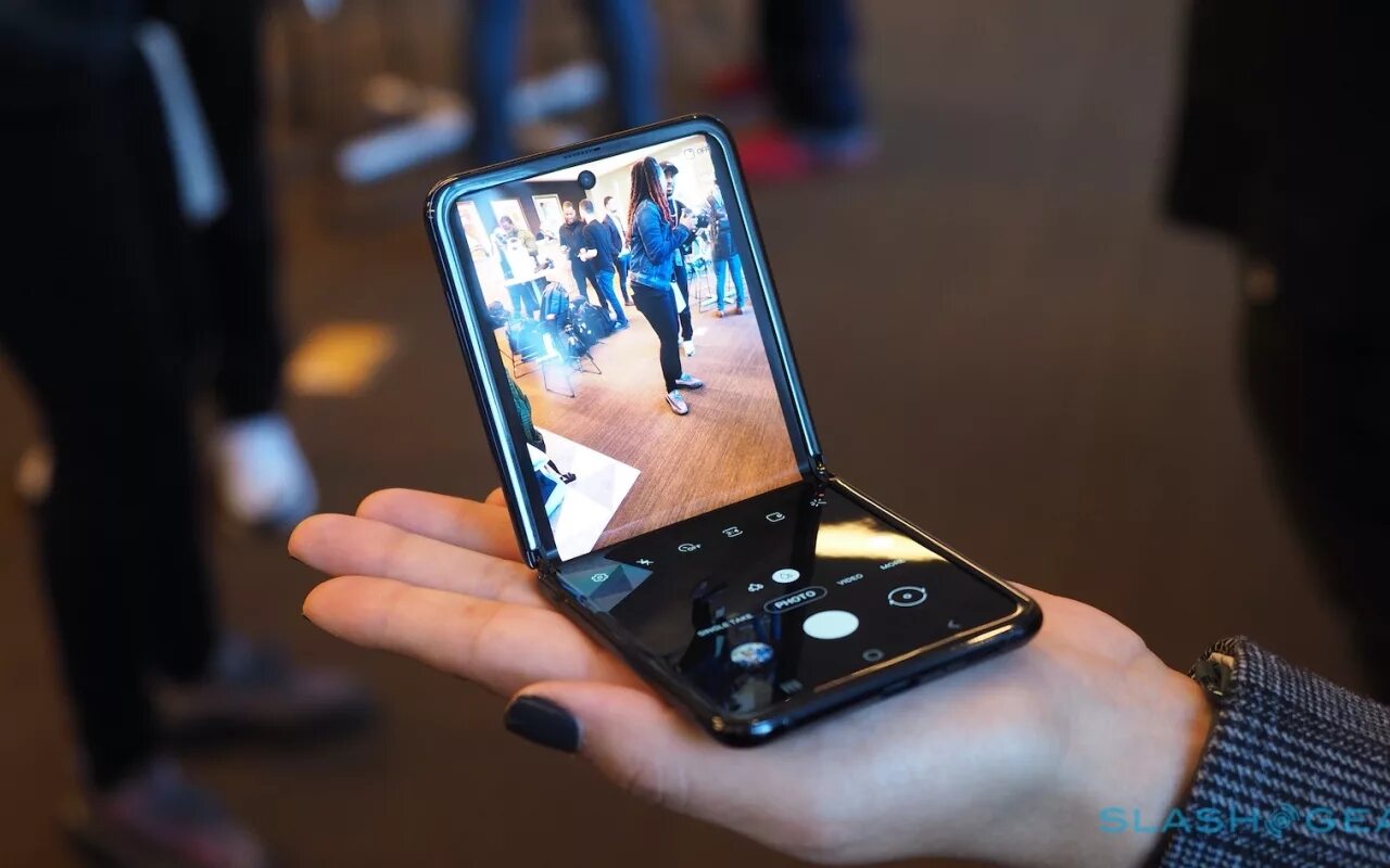 Z flip 6 дата выхода. Samsung galaxy z flip камера. самсунг z флип 3 камера. galaxy z flip 3 камера. самсунг галакси флип 4.