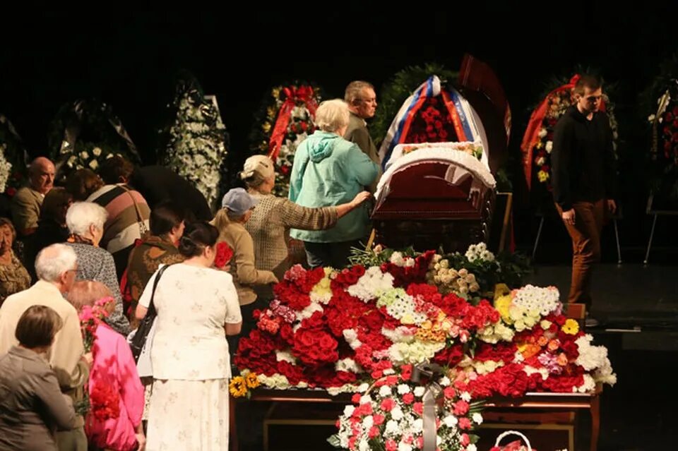 Прощание с добронравовым. Похороны Михаила Светина.