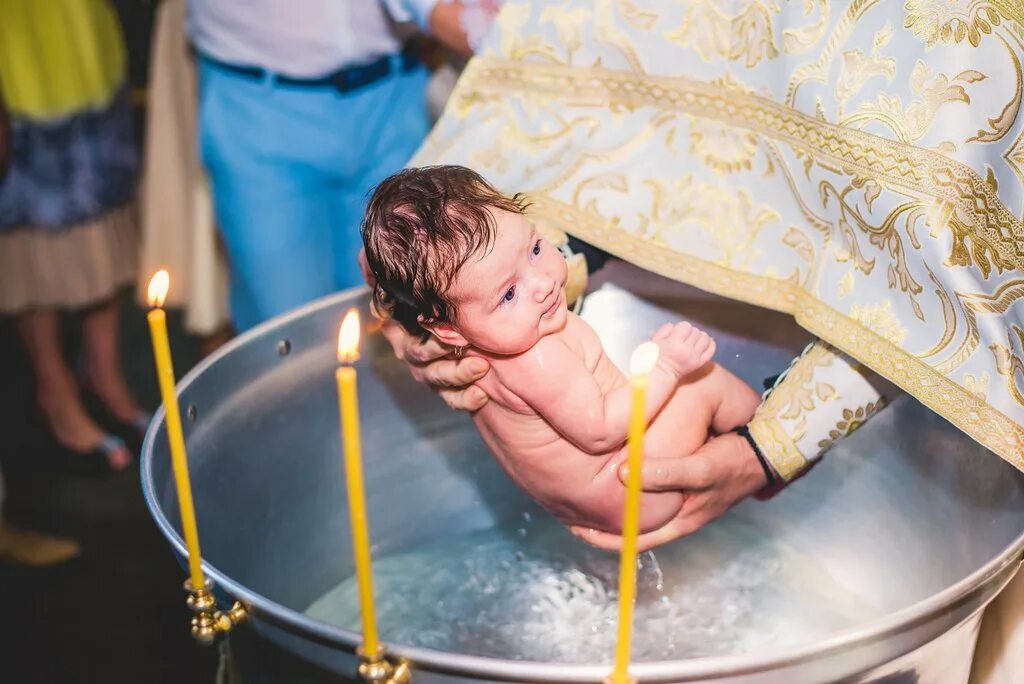 Крестины. Крещение фотосессия. Крестины ребенка. Фотосессия крещения ребенка. После крещения младенца