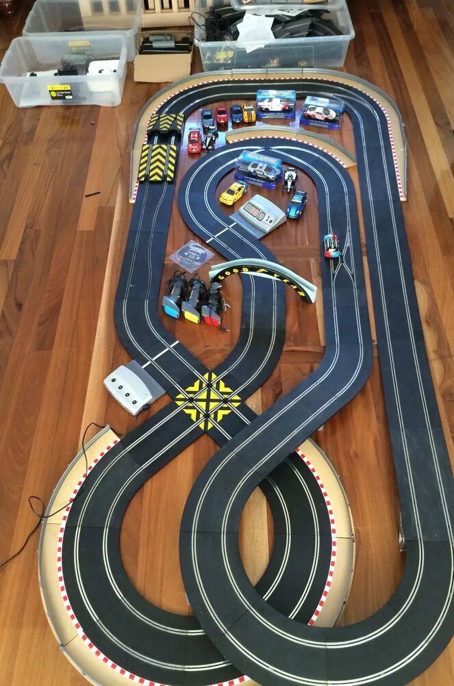 Не гоночная дорожка. Racing Slot машинки. Scalextric track. Гоночная трасса для машинок. Дорожки для машинок.