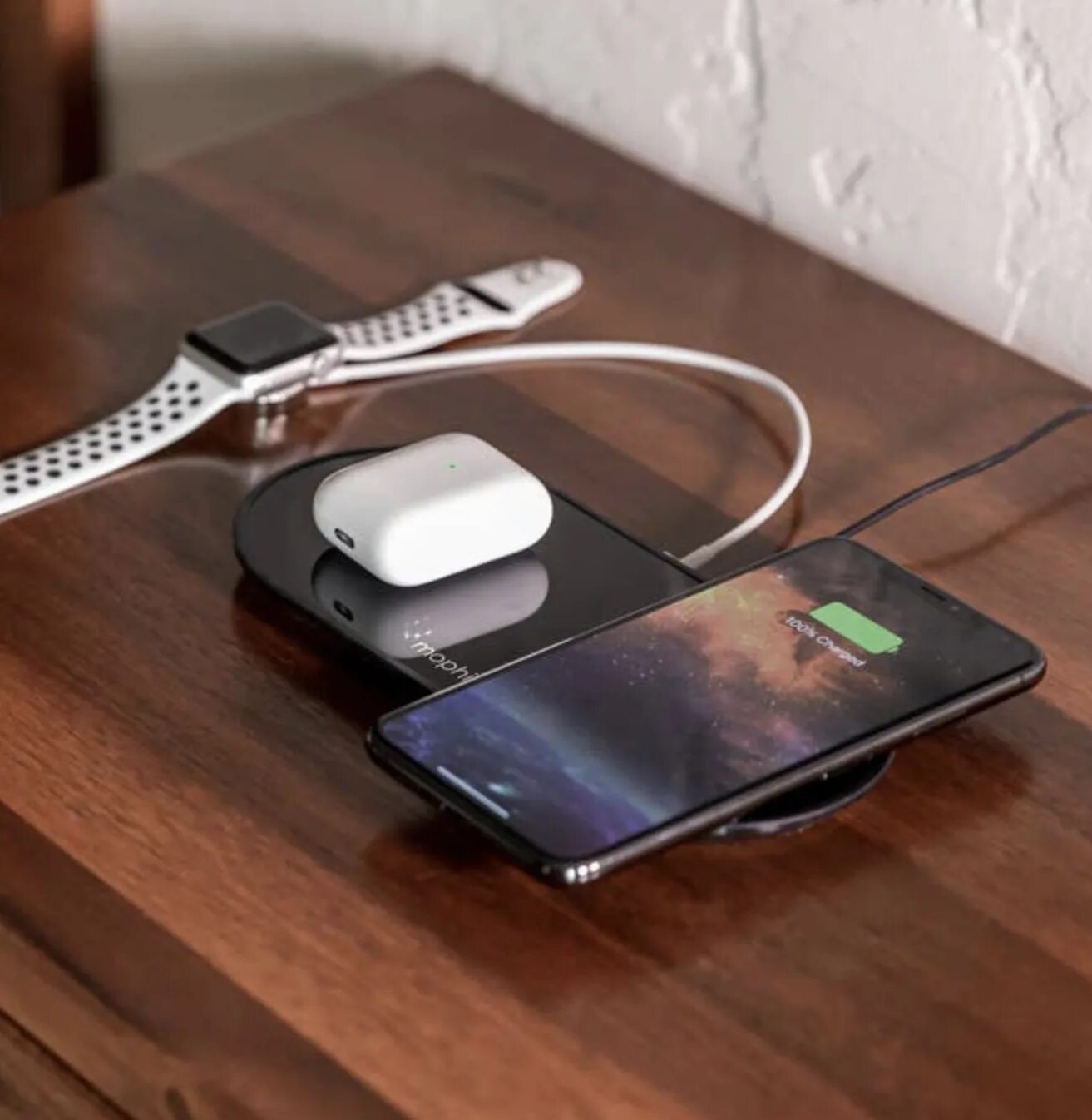 Айфон 11 про беспроводная зарядка. Mophie Wireless Charging Pad. Беспроводная зарядка AIRPOWER. Зарядка беспроводная для Apple iphone 11. Mophie 3-in-1 для беспроводной зарядки.