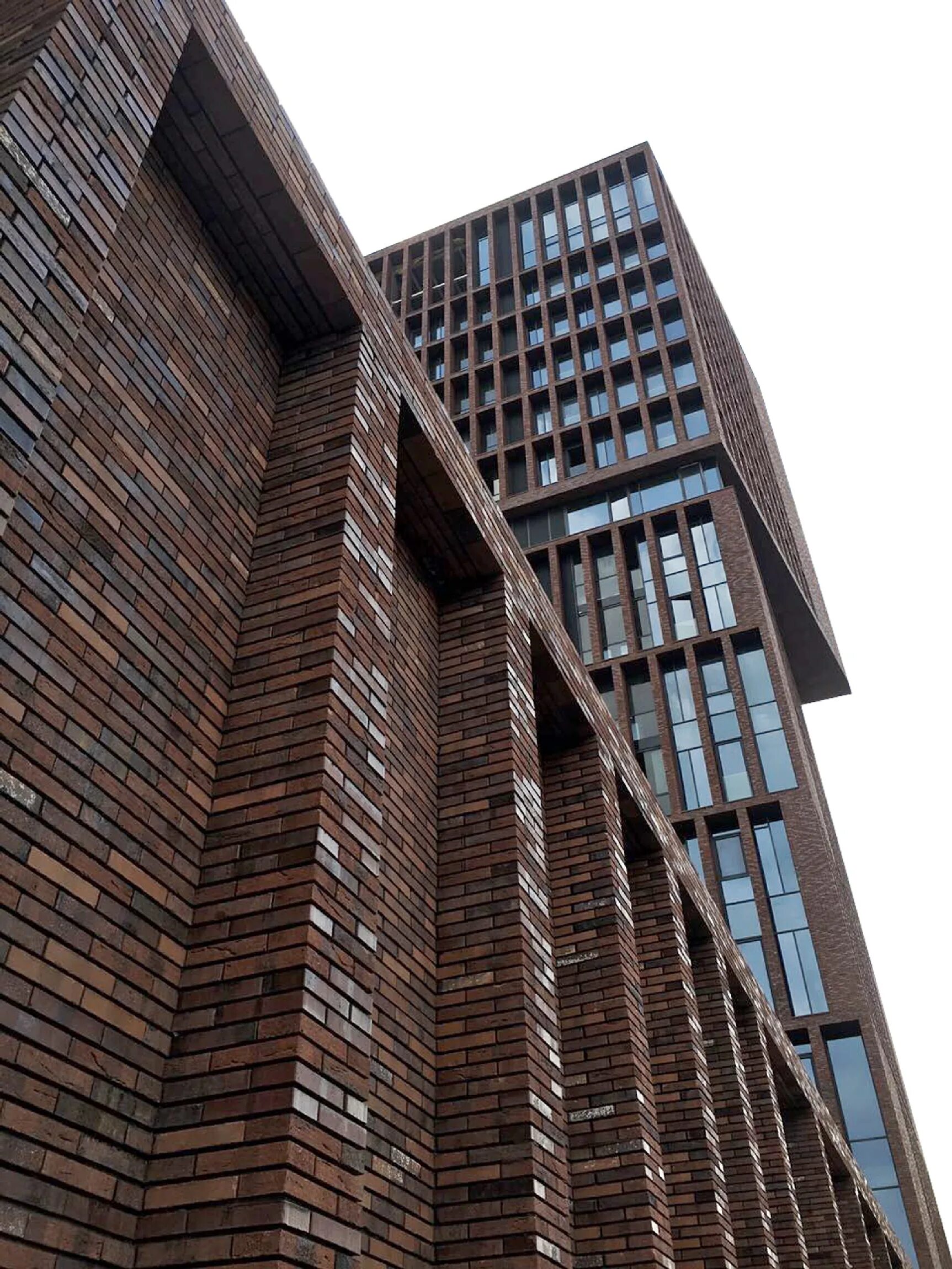 Современная кирпичная башня. Скуратов даниловский форт. Новоданиловская набережная москва. Кирпич архитектор. Кирпич в современной архитектуре.