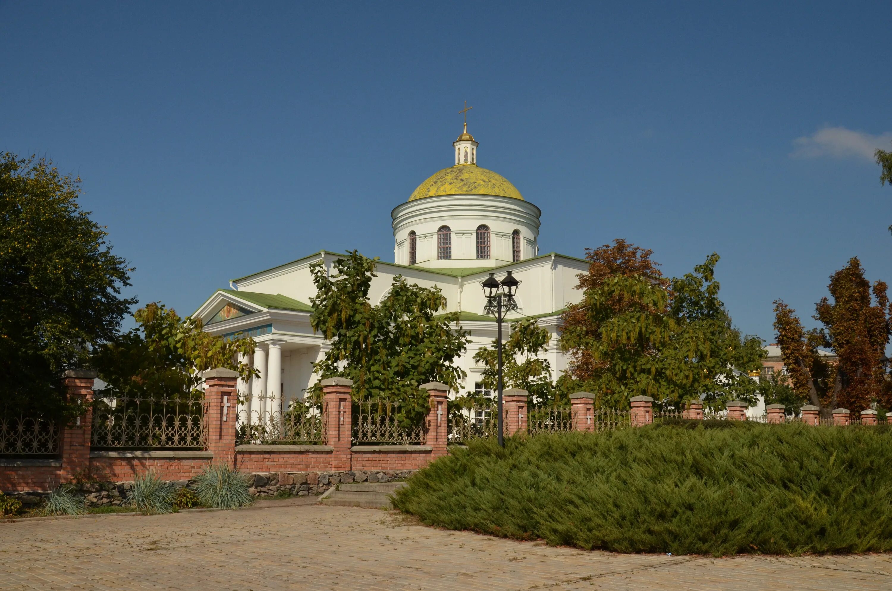 Церкви білої церкви. Белая Церковь Киевская область. Мазаракиевская Церковь Кишинёв. Белая Церковь Киевская область 05.10.22. Малые Лисовцы белая Церковь Киевская область.