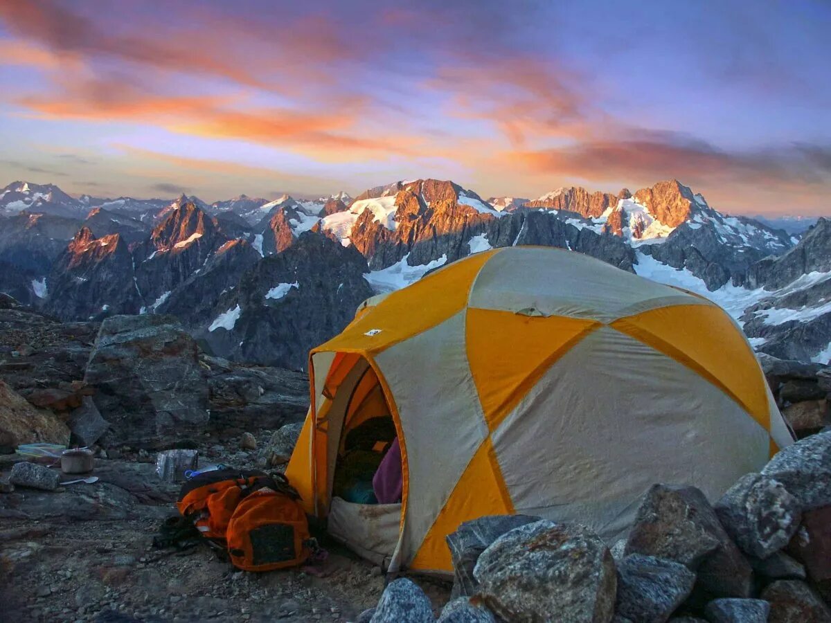 Mountains camping. Палатка геокупол dome2 North face. Палатка "Kilimanjaro Outdoor Adventure". Гора Конжак палаточный лагерь. Палатка "Glacier 2".