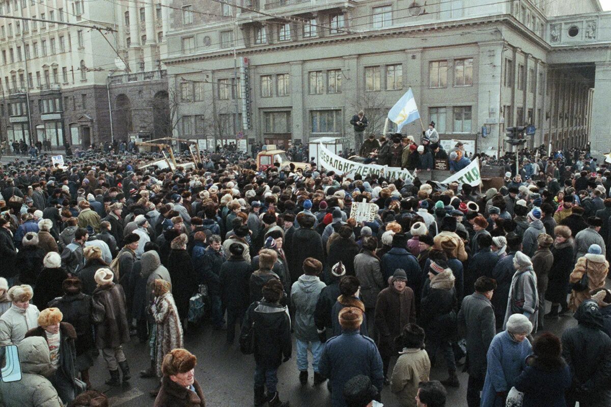 5 октября 1992 что произошло. Россия 1992 год. Протесты 1992 в Москве. 1992 Митинги в России. Митинги против Ельцина 1992.