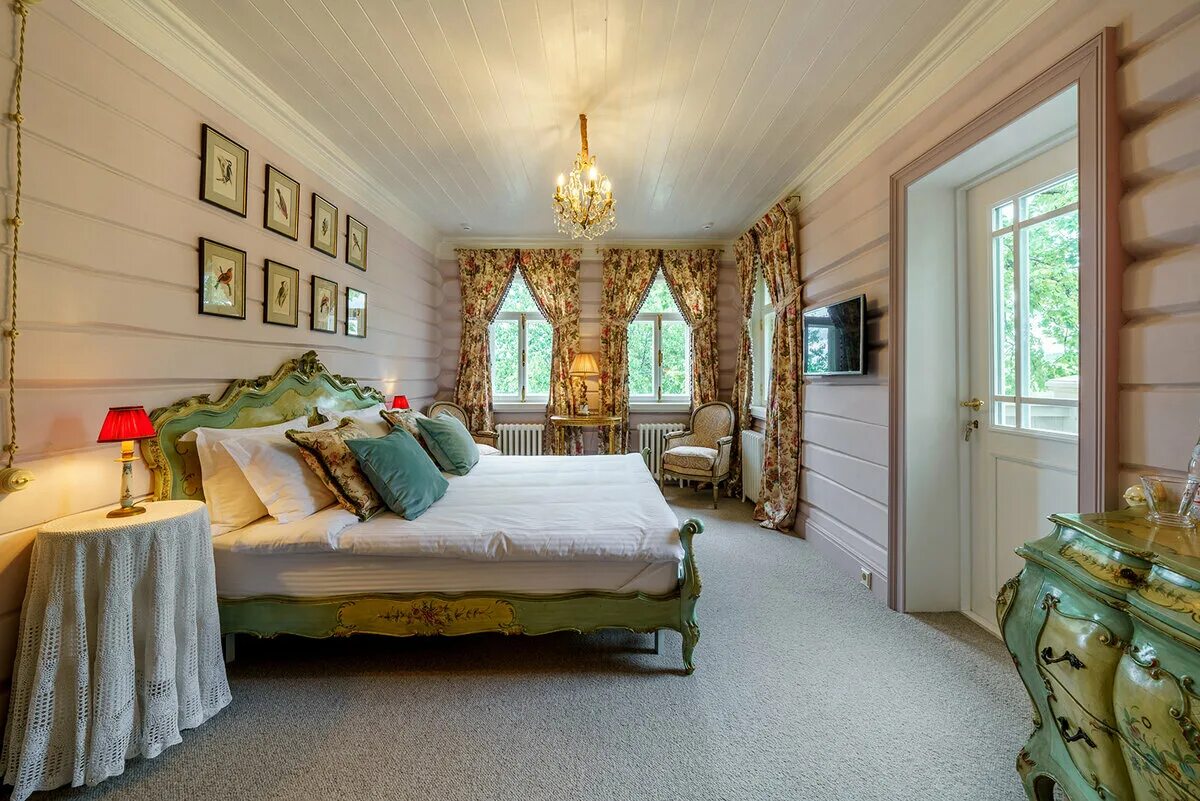 Отель фортеция русь плес. Плес русско-французский отель. Гостевой дом софи плес. Отели плеса. Бутик отель софи плес.