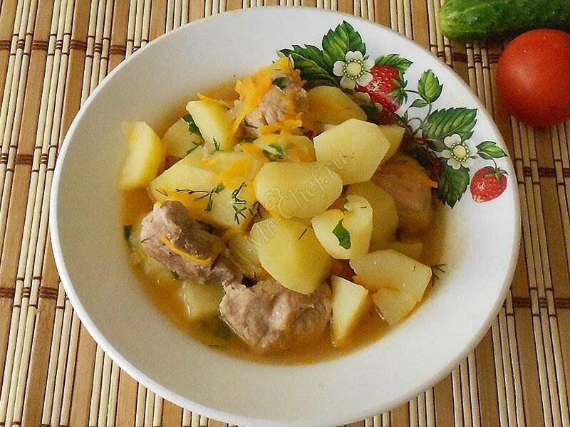 Картофель со свининой кастрюле. Тушеный картофель. свинина с картофелем. тушёная картошка с мясом. тушеная картошка с о саининой.