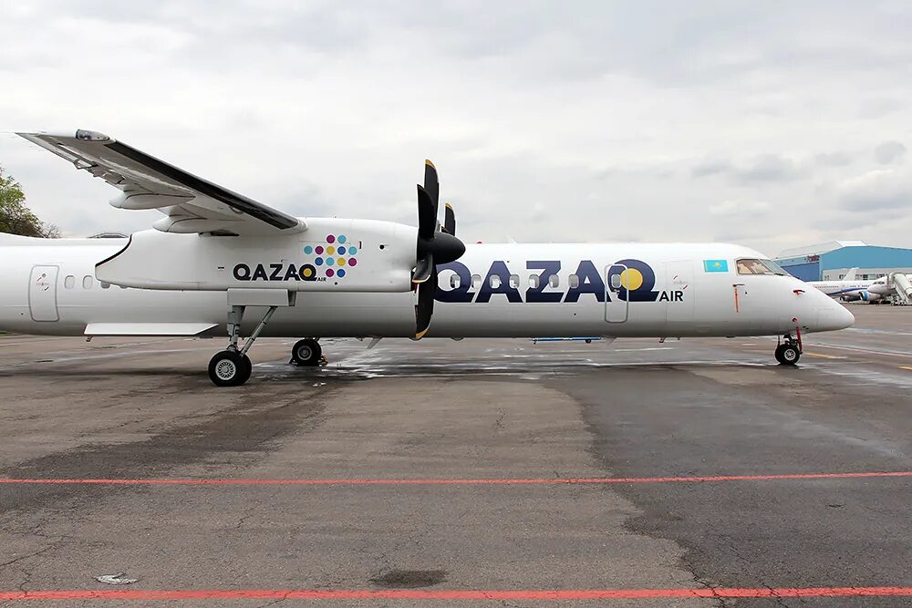 Air Astana ливрея. Qazaq Air самолеты. Авиапарк Qazaq Air. Самолёты авиакомпании казак Эйр.