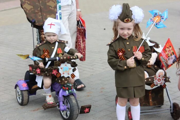 Парад колясок. Парад колясок к Дню Победы. Украсить коляску на 9 мая. Детский военный парад колясок для детей.