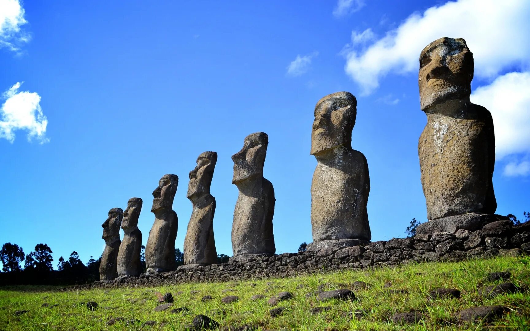 Моаи (статуи острова Пасхи), Чили. Чили остров Пасхи, Чили Моаи. Каменные истуканы острова Пасхи. Остров Пасхи статуи Моаи.