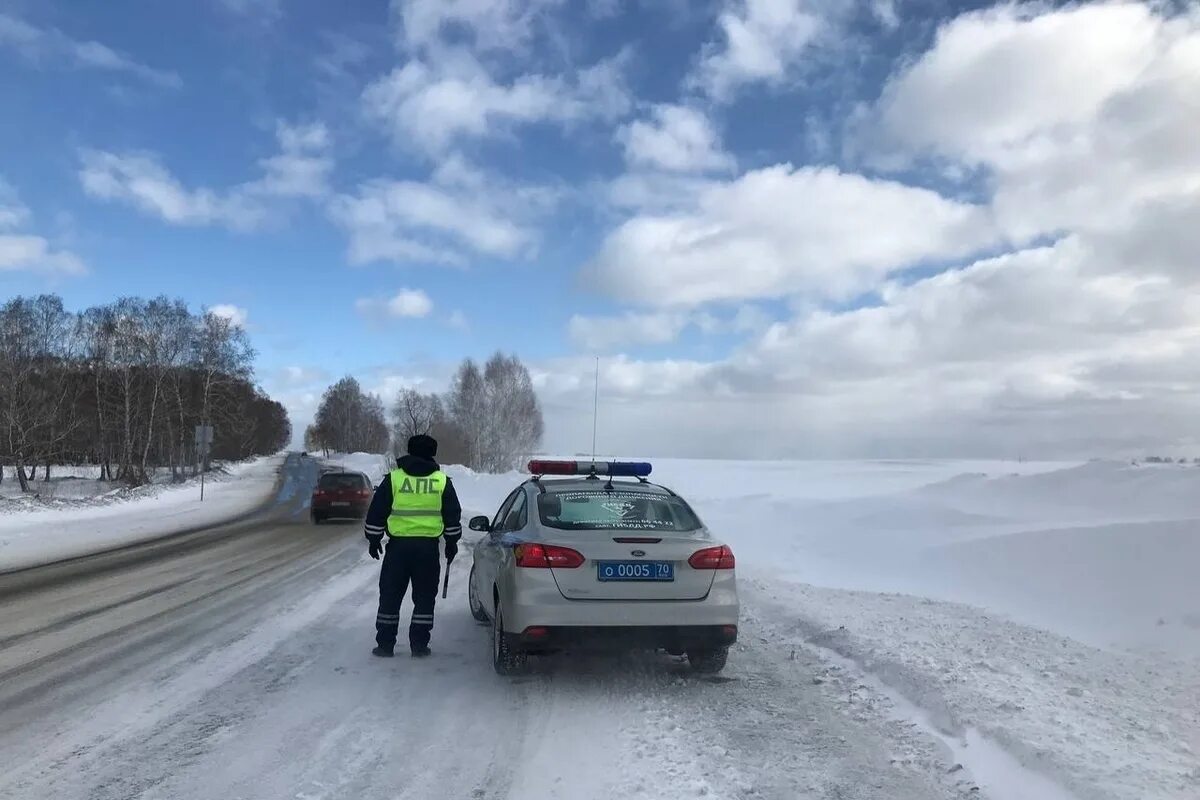 Погода гидрометцентр томская область. Обстановка на дорогах. Дорога на трассе. Плохие погодные условия на дорогах. Авария на трассе Томск Асино сегодня.