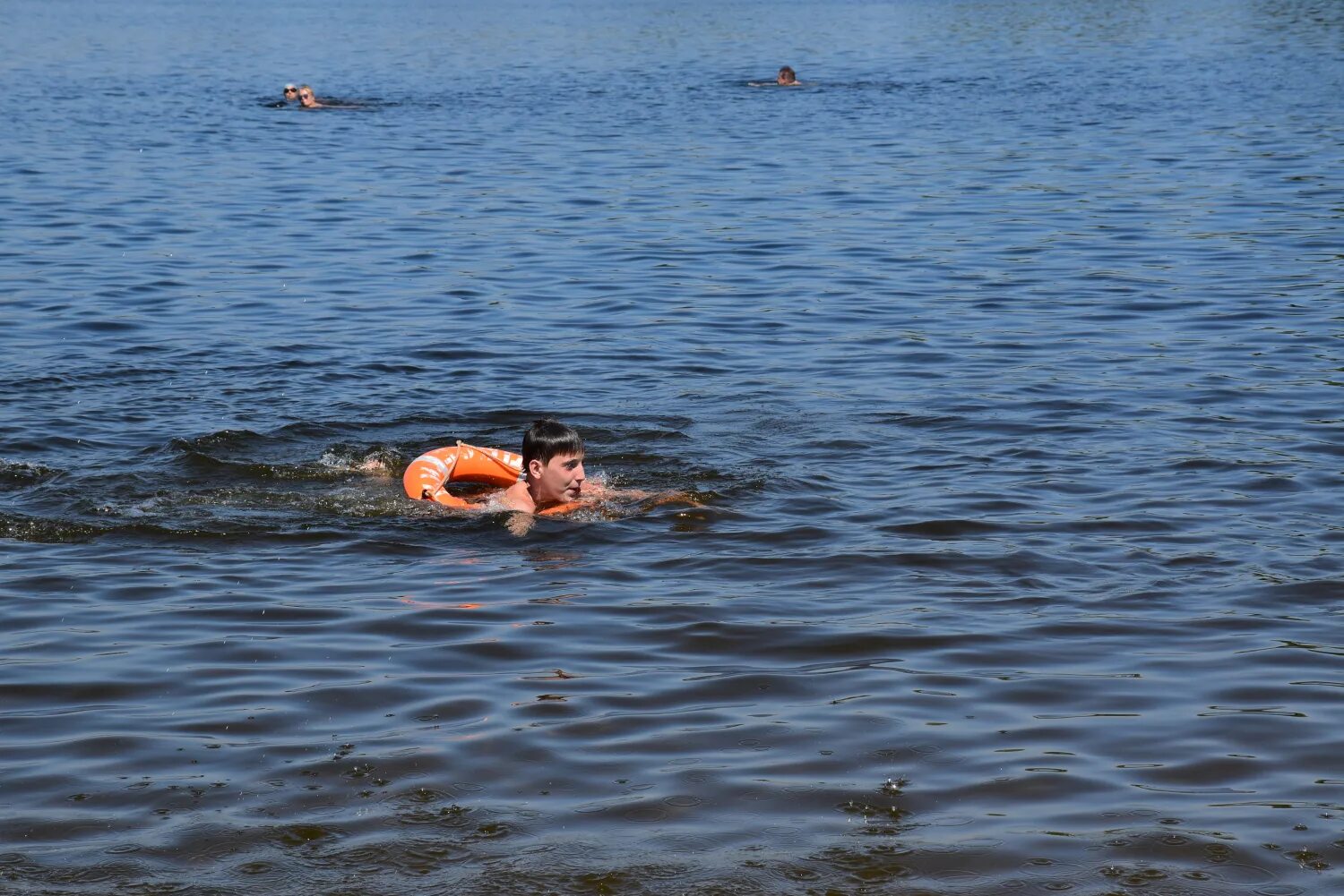 Утопленник на берегу моря. Девушка спасла тонущего