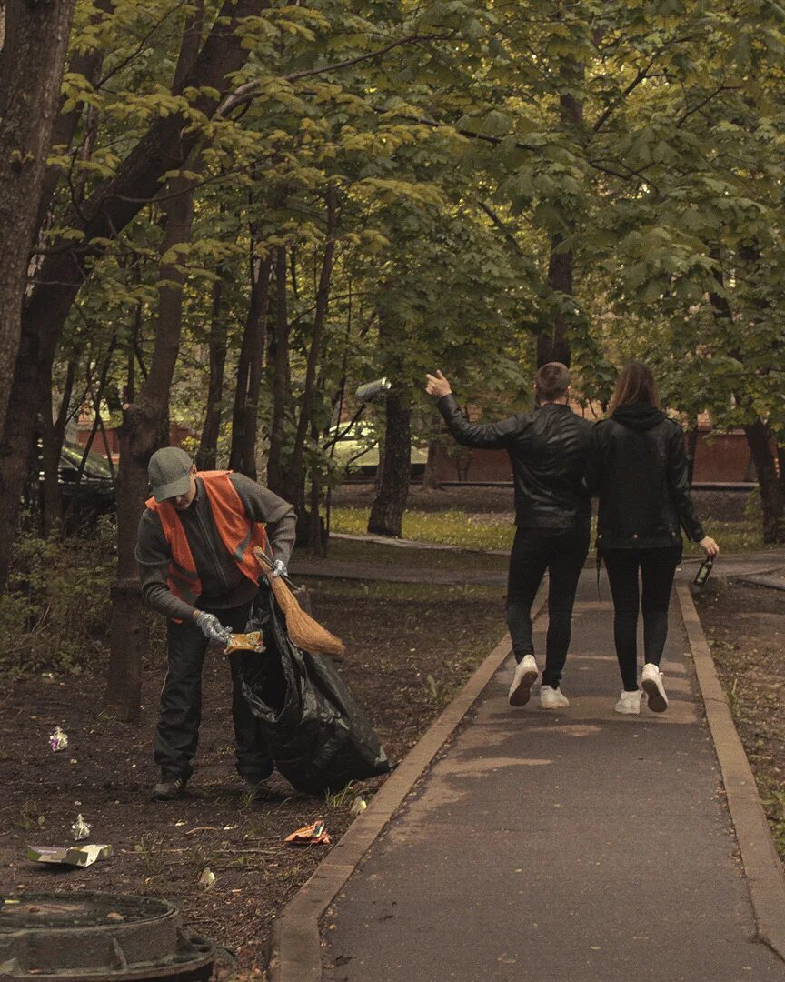 Бескультурные люди. Уважать чужой труд. Цените труд людей. Чужой труд надо уважать.