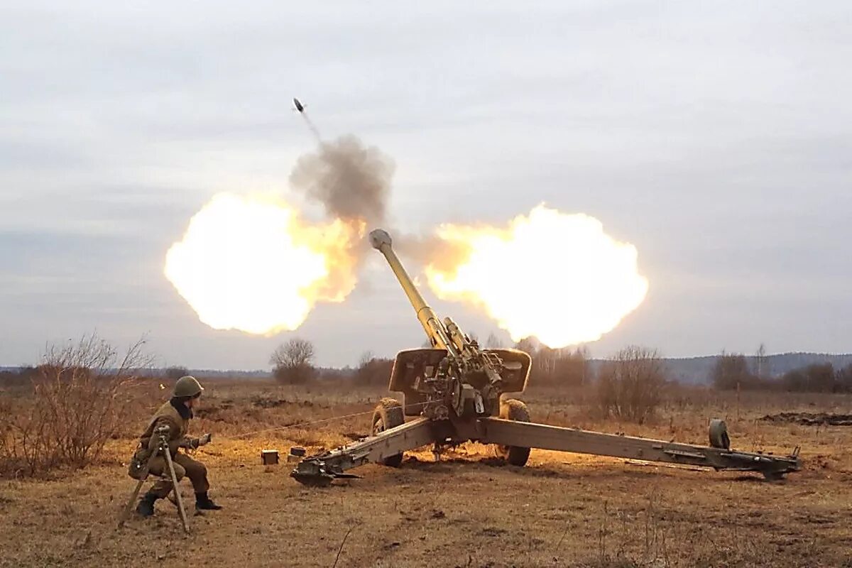 Артиллерия залп 2а65. Д-30 ВСУ. Мста-б ВСУ. Гаубица Мста б выстрел.