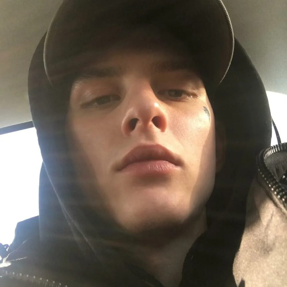 Lin like. Тини лин. tini lin певец.