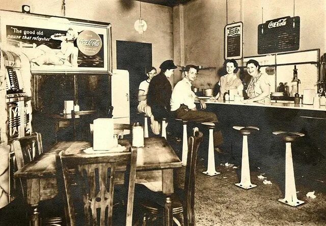 Гостиница «савой» ссср. Парк горького 1930е люди. Арагви ресторан в москве 1940 год. Максим горький в парке горького 1930. Кафе де ля пэ в париже.