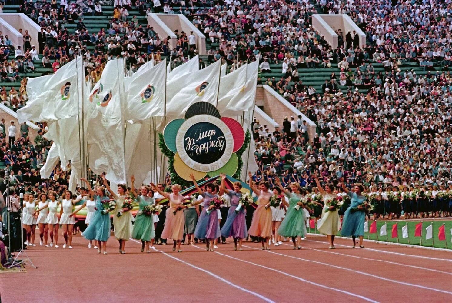 Vi Международный фестиваль молодежи и студентов в Москве 1957г. Всемирный фестиваль молодежи и студентов в Москве. 1957 Г.. Фестиваль молодёжи и студентов в СССР 1957. Московский фестиваль молодежи и студентов 1957. 28 июня 1 июля