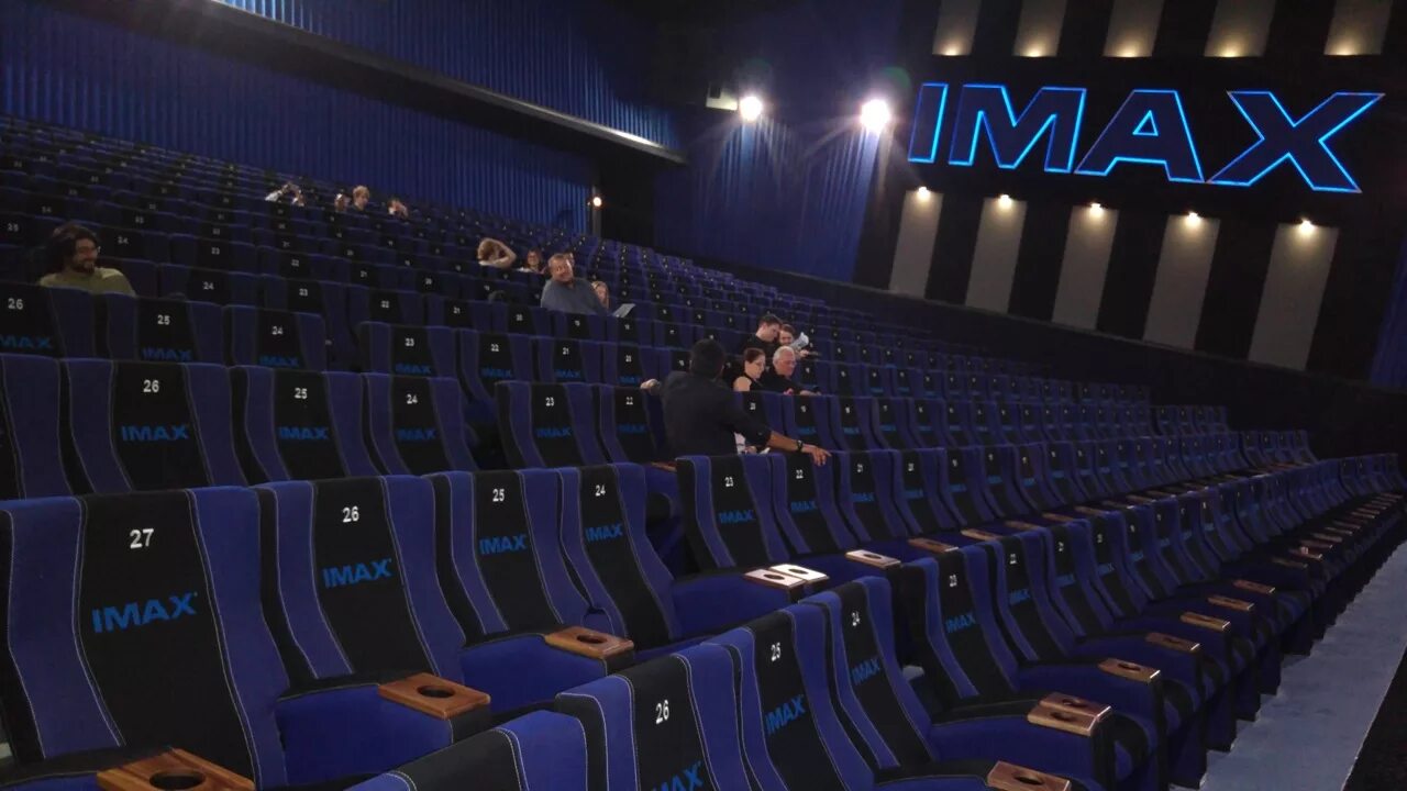 Каро 11 октябрь кинотеатр расписание. Кинотеатр октябрь Москва IMAX зал № 2. Каро аймакс.