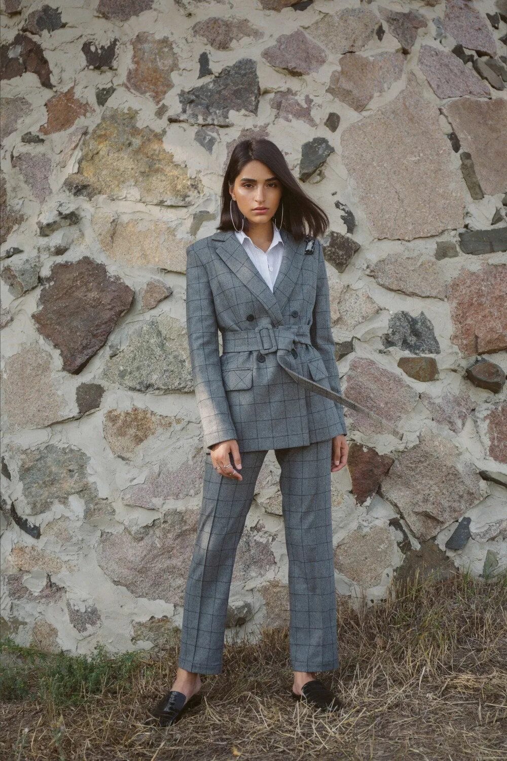 Стильная классическая одежда для женщин. Коллекция прада 2020 2021. Черный костюм женский. Брючные костюмы для женщин. Коллекции prada “ осень-зима 2020-2021.