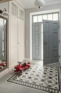 Кафель в коридоре на полу