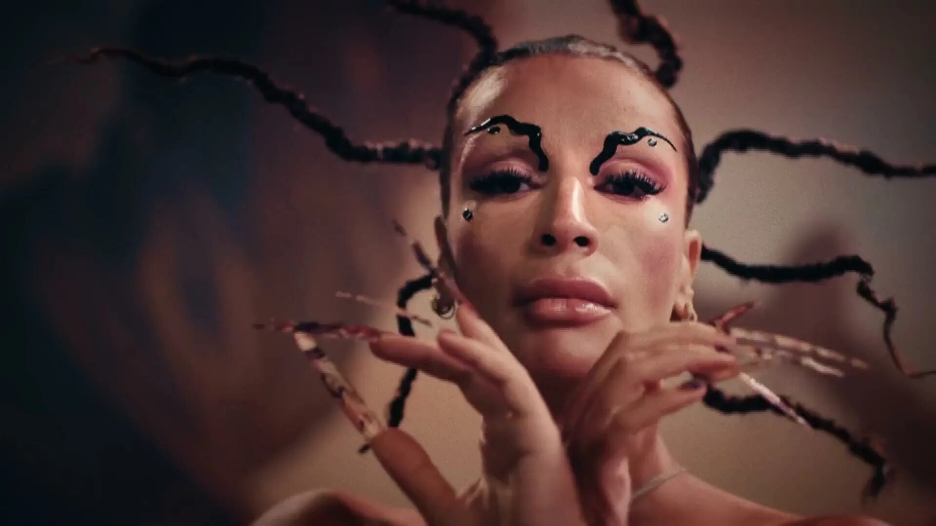 Sevdaliza кто это мужчина или женщина. Севдализа. севдализа нидерландская певица. иранская певица sevdaliza. sevdaliza raving dahlia.