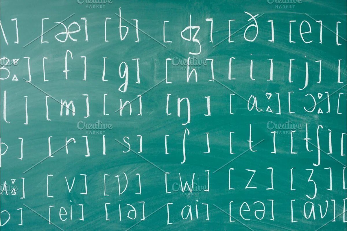 Доска на англ. Доска на английском. Школьная доска алфавит английский. Английский язык алфавит у доски. Школьная доска английский язык.