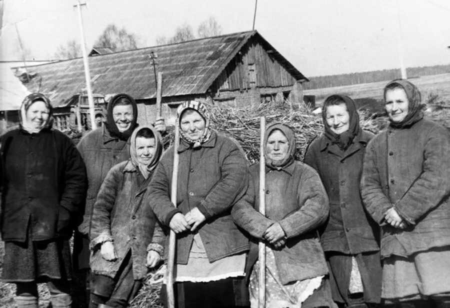 В каком году жители. Колхоз Большевик Торжокский район. Председатель колхоза Большевик в 1930 годы. Колхоз красное Знамя Томская область. 1929 Год колхоз им. Мичурина в Тюменской области.