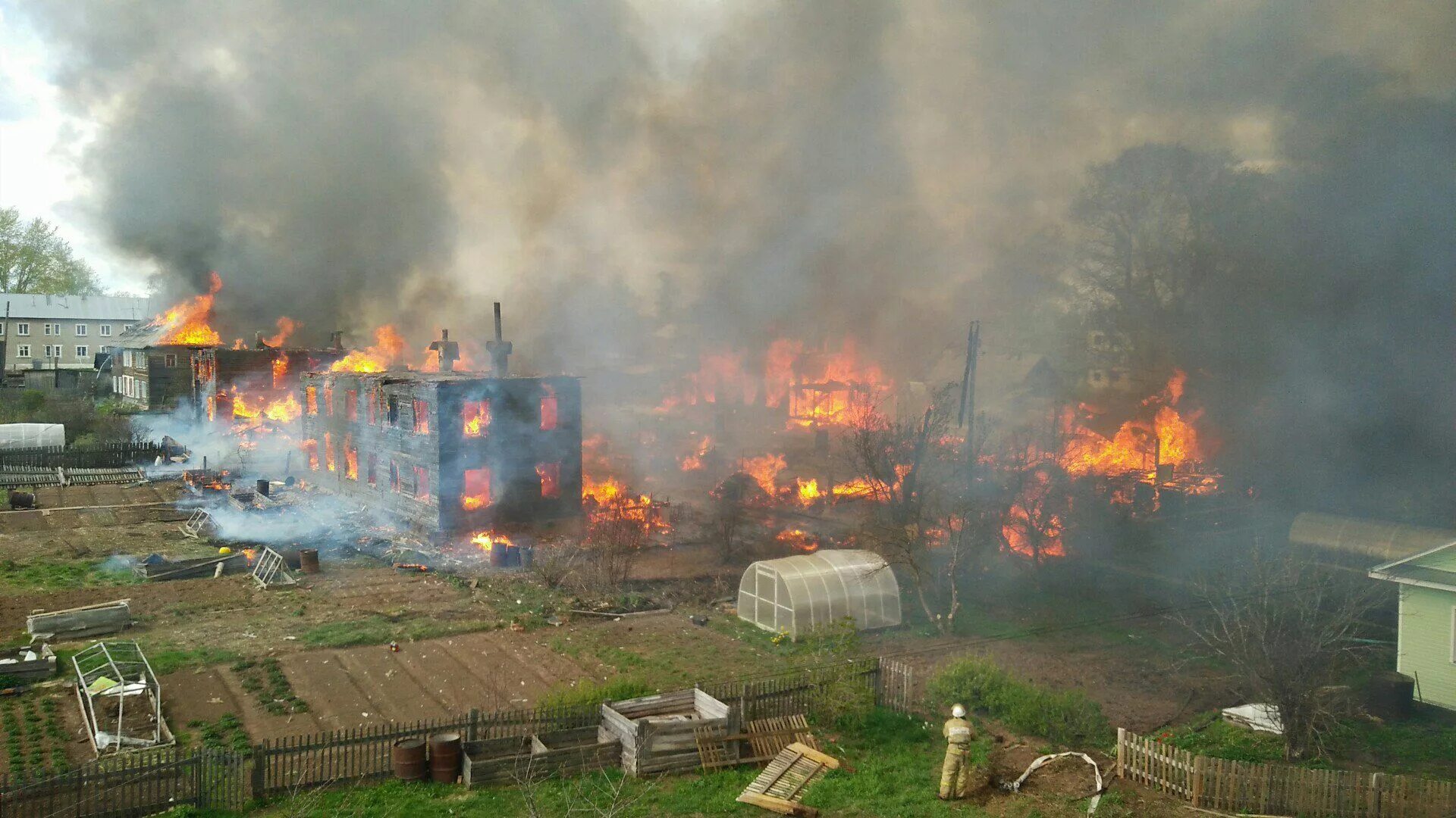 Погода в орлове на неделю. Город Орлов Кировская область. Пожар в Кировской области в г Орлове. Город Орлов Кировская область пожар. Огонь пожар.