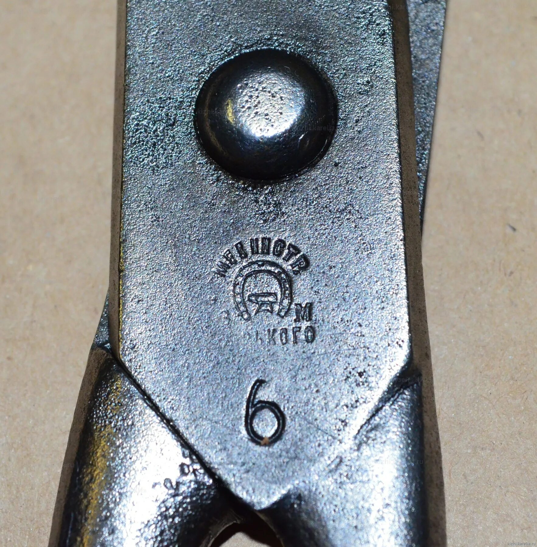 Ножницы клеймо 1862. Acier 732 chrome клеймо ножницы. Клеймо пмз ножницы. Solingen золинген ножницы 19 век. Клеймо на ножницах.