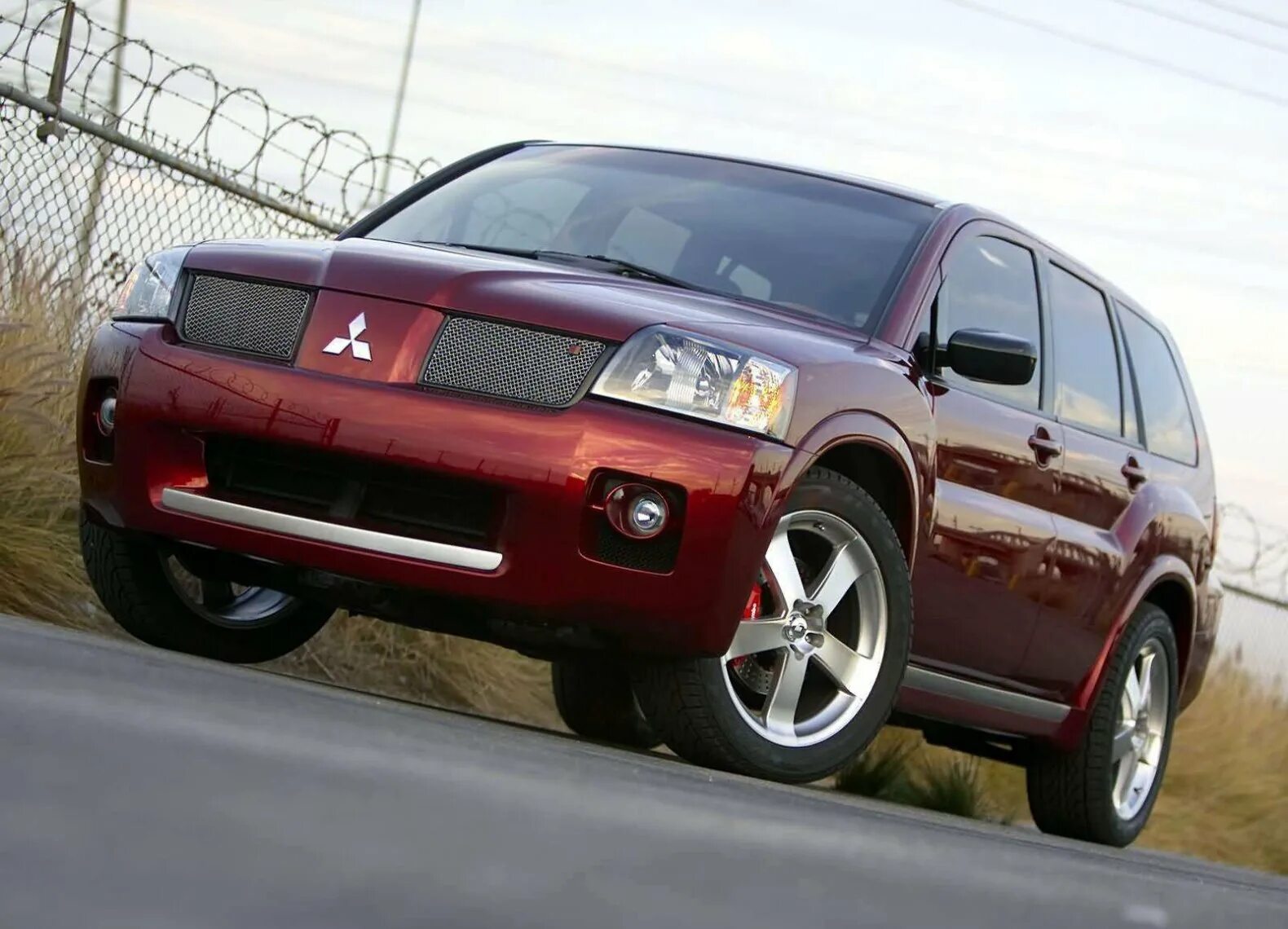 Мицубиси самая самая. Mitsubishi Endeavor Ralliart. Mitsubishi Endeavor 2004. Mitsubishi Endeavor 3.8. Митсубиси Лансер джип.