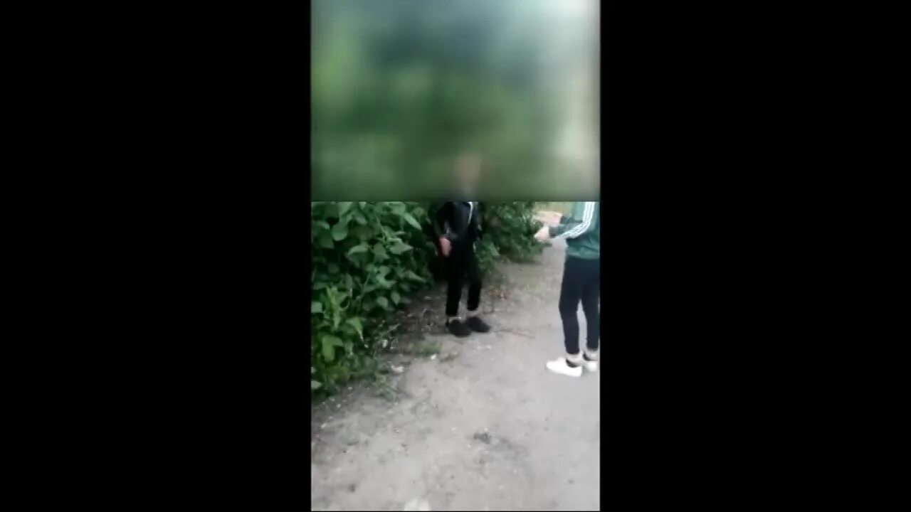 Видео где парень издевается над девушками. Издевалки над девушками. издеваются над подростком. дагестанцы издеваются над девушкой.