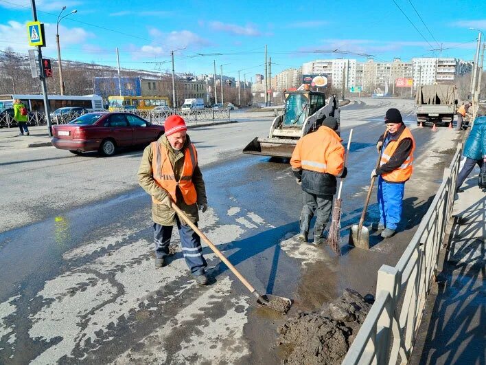 Удх мурманск. Директор УДХ Мурманск. Управление дорожного хозяйства. ММБУ управление дорожного хозяйства. Уборка улиц в Минске.