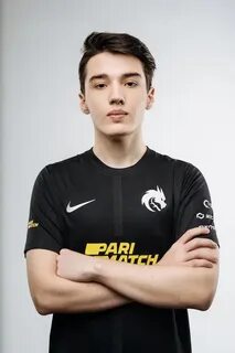 Mira киберспортсмен