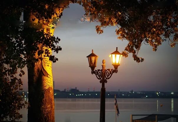 Таганрог ночью. Ночная набережная геленджика. Ночной таганрог осень. Таганрог набережная. Пушкинская набережная таганрог.