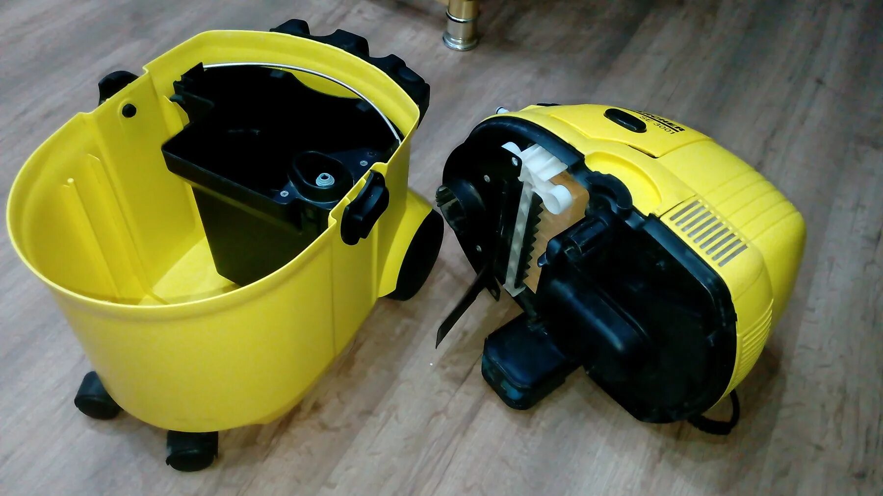 Пылесос керхер se. Пылесос Karcher se 3001. Karcher 3001 моющий пылесос. Моющий пылесос Керхер se 3001. Ведро Karcher se 3001.