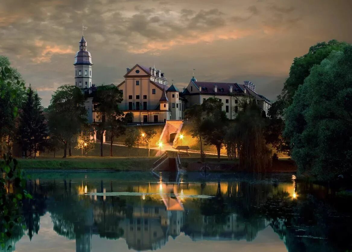 Минск мир несвиж. Минск мир несвиж. Несвиж замок беларусь. Минский замок минск. Замки несвиж и мирский в белоруссии.