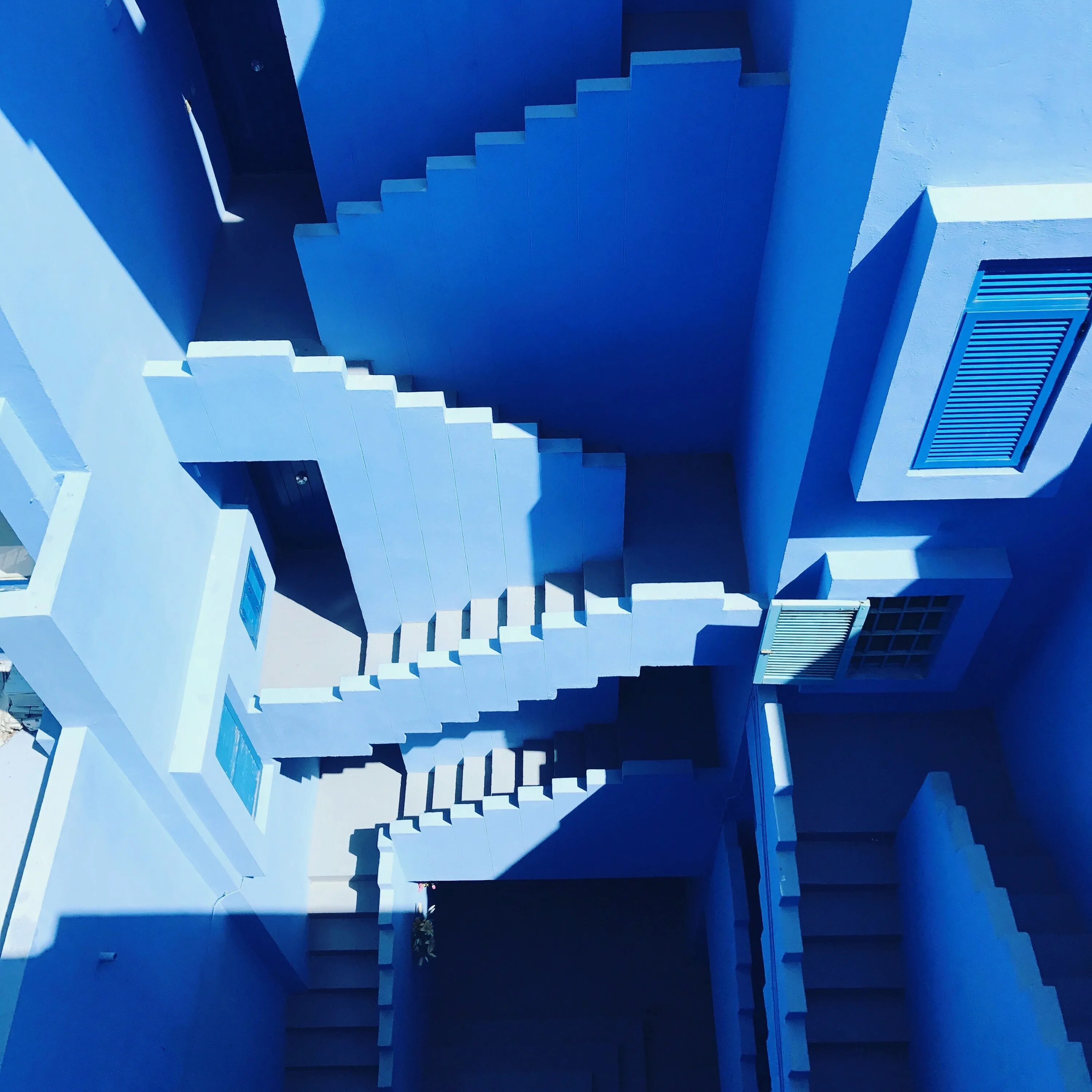 Way to blue. Синяя лестница. Голубая лестница. Голубая лесенка.
