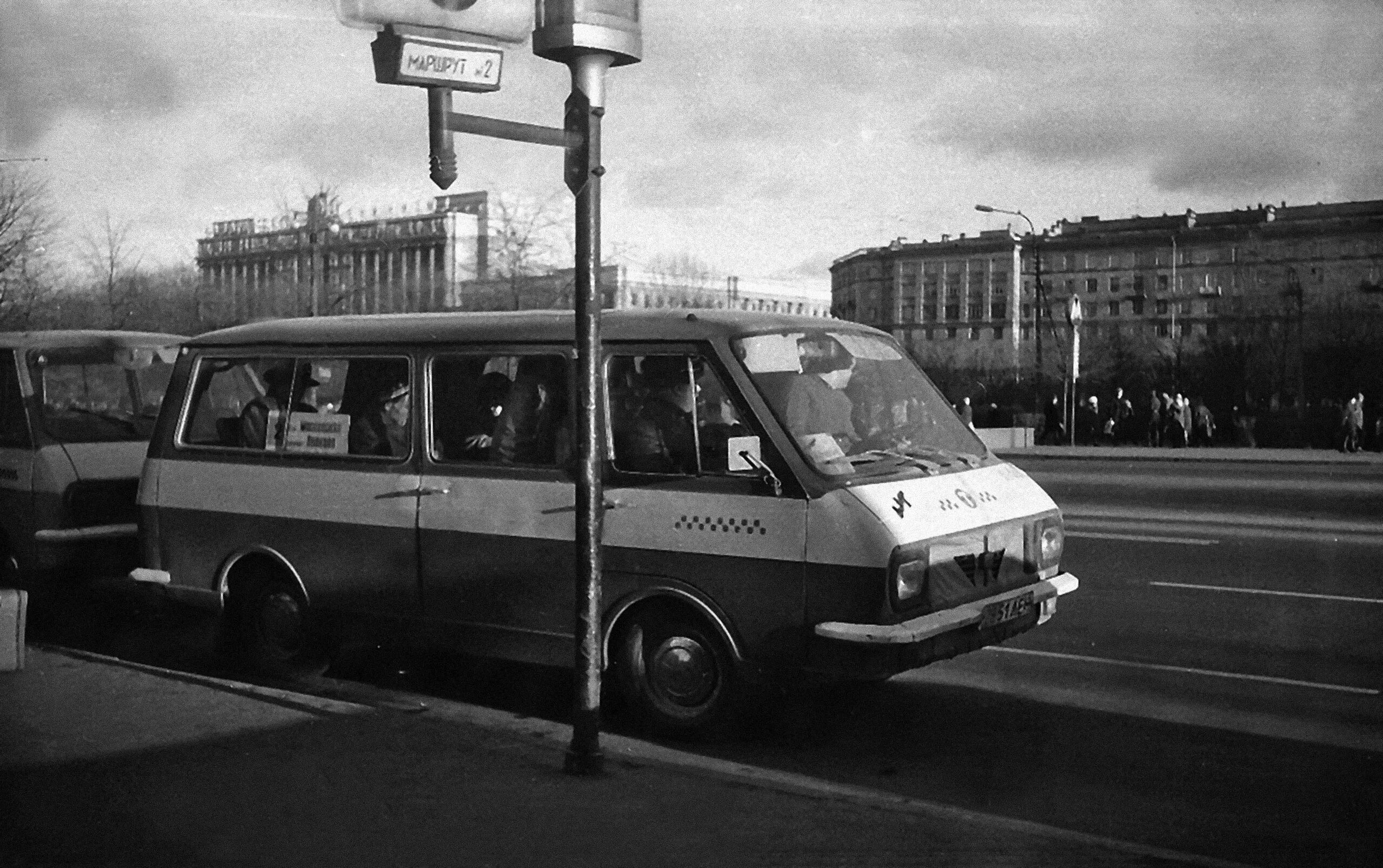 Маршрутки в старом городе. РАФ РАФ 2203 1987. РАФ 2203 1980. РАФ 2203 маршрутное такси СССР. РАФ 2203 Москва.