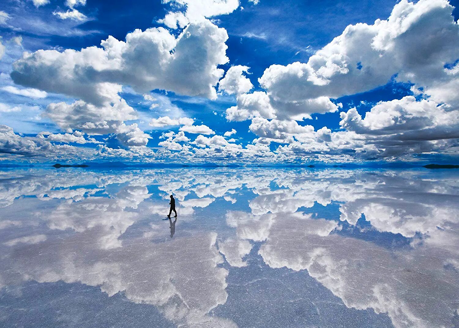Вода первый горизонт. Солончак Уюни Боливия. Солончак Салар-де-Уюни. Озеро солончак Уюни. Уюни солончак озеро в Боливии.