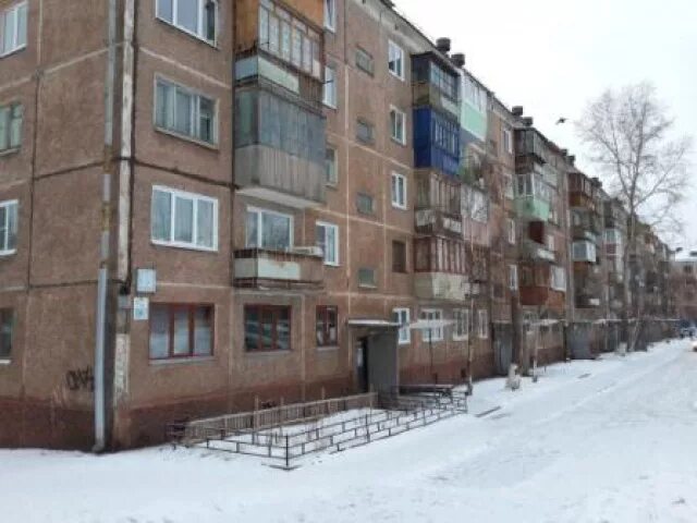 Купить 3 комнатную братск. Баркова 35 Братск. Улица Баркова Братск. Братск ул. Братская 35. Комсомольская 52 Братск.