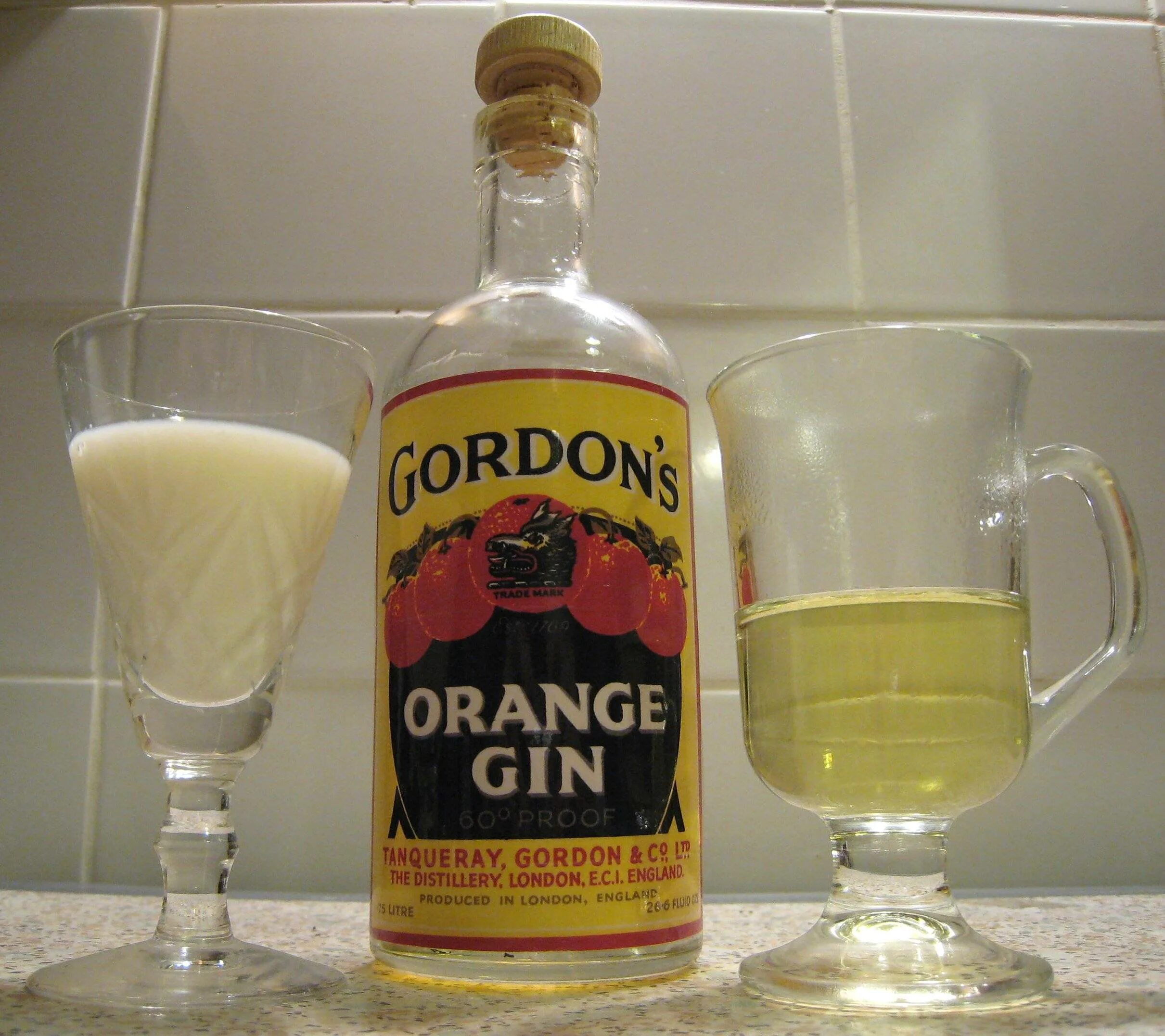 Gordons Orange Gin. С чем пьют Джин. Алкоголь оранж Джин. Гордонс лимон. С чем можно пить джин