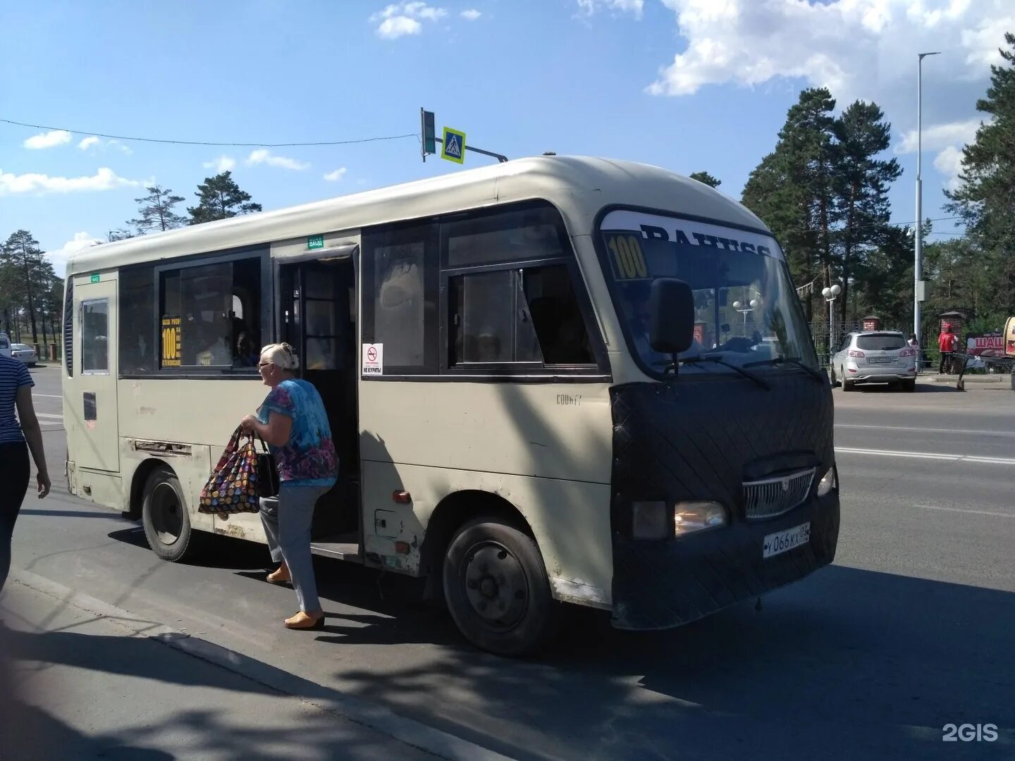 Маршрут 100 маршрутки. Маршрутка 100. рейсовый автобус. автобусы улан-удэ. улан-удэнский автобус.