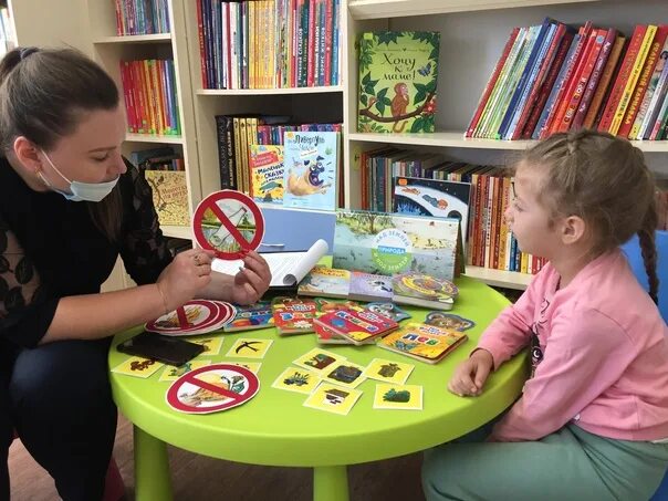 Игры в детском саду. Средняя группа в детском саду. Игрушки беседа старшая. Фото беседа с детьми в детском саду. Беседа в старшей группе фото.