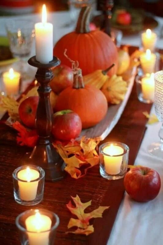 Осенние свечи. Осенний ужин. Стол на Самайн. Осенний натюрморт со свечой.