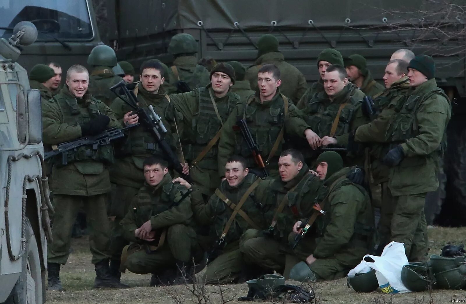 Русский солдат. Российские военные. Фото российских военных. Солдаты. Вооруженная военная групп