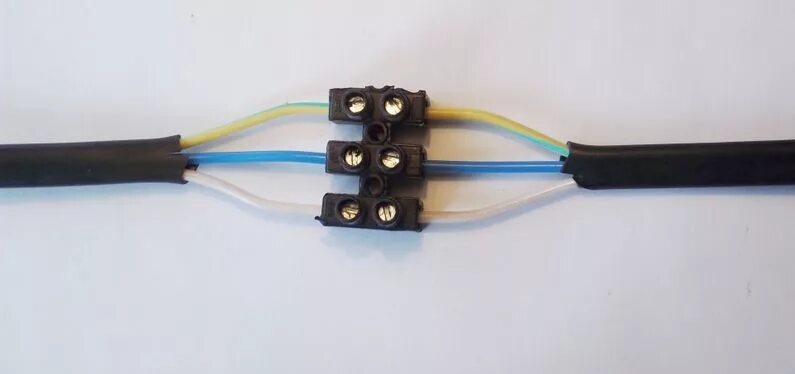 Соединительная силовая колодка для проводов 220 вольт. Разветвитель проводов 220 EKF. Клеммные колодки для соединения проводов SLS5.08/10/180df. Соединить 2 провода.