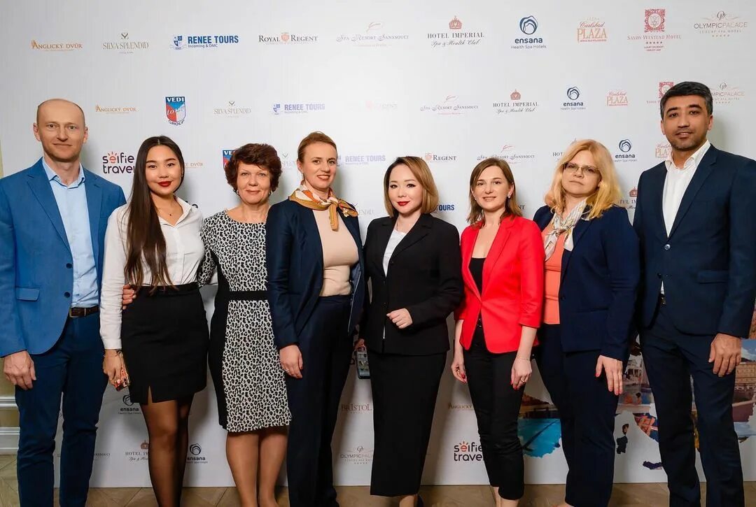 Selfie travel логотип. Селфи тревел. Селфи тревел. Selfie туроператор. Селфи тревел туроператор.